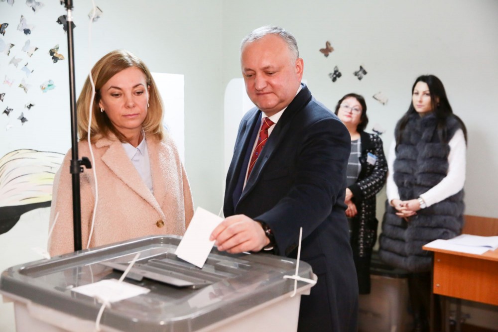 LIVE // Alegeri Prezidențiale 2020: Exprimarea votului de către candidatul independent, Igor Dodon